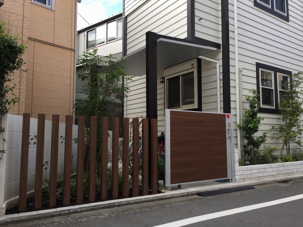 写真 2019-10-07 14 10 55 SCテラスと木目調スリットのお庭