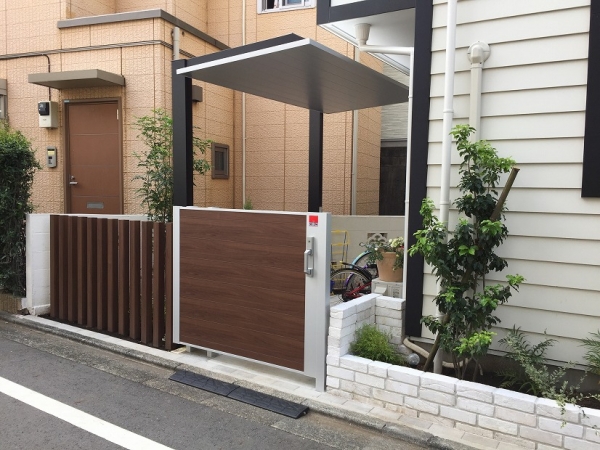 写真 2019-10-07 14 11 15 SCテラスと木目調スリットのお庭